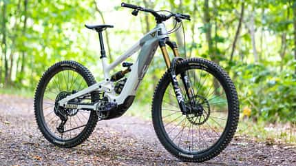 Unser Testbike war das 8.999 Euro teure Decoy Core 4 in Größe L. Unser Testbike war das 8.999 Euro teure Decoy Core 4 in Größe L.