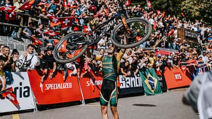 2025 gewann Alan Hatherley auf einem Anthem-Prototypen die XC-Weltmeisterschaft 2025 gewann Alan Hatherley auf einem Anthem-Prototypen die XC-Weltmeisterschaft