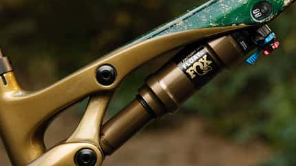 2025,sterling lorence,photo,photography Der Flexpoint-Pro-Hinterbau bietet 120 mm Federweg.