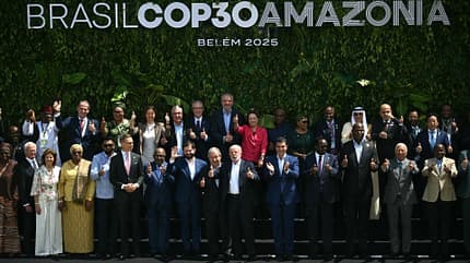 Gruppenbild von Politikerinnen und Politikern bei der UN-Weltklimakonferenz 2025