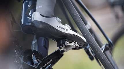 Q36.5 Unique Pro Schuhe und SRM X-Power II Road Pedale Q36.5 Unique Pro Schuhe und SRM X-Power II Road Pedale