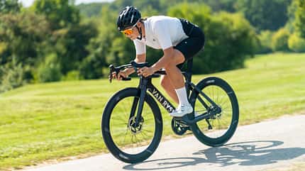 Van Rysel RCR-F CF Dura-Ace Di2,Rennrad,Test ROADBIKE,Actionfoto