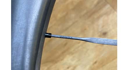 Vonoa-Carbonspeichen am Newmen Streem Allround Vonoa