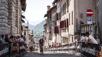 Zieleinlauf von Emilia Welte beim Sportful Dolomiti Race Zieleinlauf von Emilia Welte beim Sportful Dolomiti Race