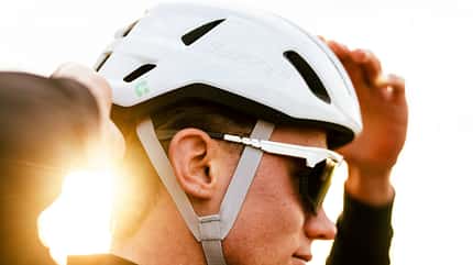 Lazer KinetiCore,Rennradhelm,Sonne im Hintergrund