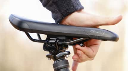 Betätigt wird der Seatswitch über einen Hebel unter der Sattelnase.