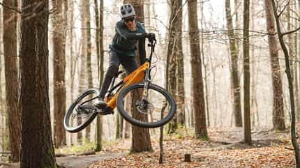 Das Mondraker Level XR auf dem Trail