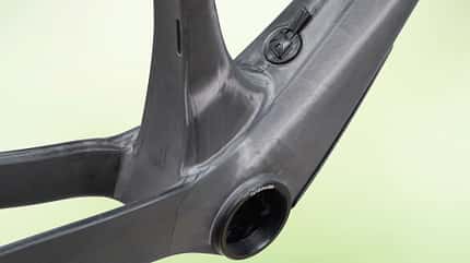 Bike Ahead The Superfast,Gravelbike,Studio,Deep Green,True Carbon-Look,Tretlagerbereich von schräg hinten