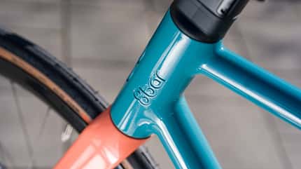 Eingefrästes Logo beim 8Bar Kronprinz V4