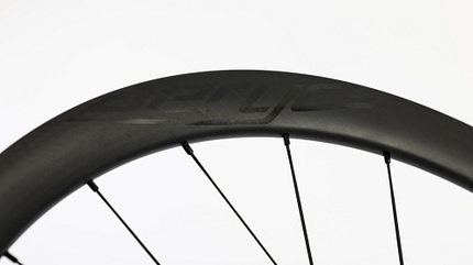 Aerycs Aero WT S und Aerycs Aero CS setzen auf die gleiche Carbonfelge Aerycs Aero WT S und Aerycs Aero CS setzen auf die gleiche Carbonfelge