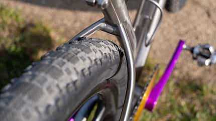 Chiru Veldt 32 Zoll Gravelbike Reifenfreiheit hinten Chiru Veldt 32 Zoll Gravelbike Reifenfreiheit hinten