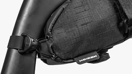 Die neue Satteltasche 098 von Scicon Sports kommt mit integriertem Rücklicht.