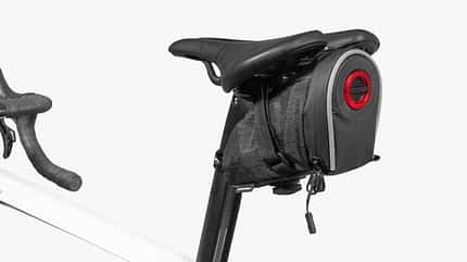 Die neue Satteltasche 098 von Scicon Sports kommt mit integriertem Rücklicht.