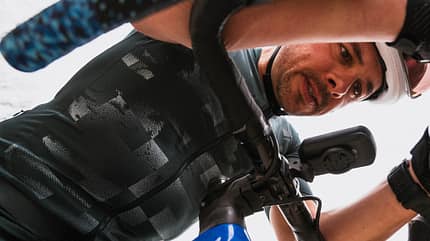 Löffler Gravel Kollektion 2026 SKYS,Actionfoto,über den Lenker hängen