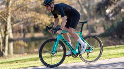 Factor Monza,Rennrad,ROADBIKE Test,Actionfoto von rechts kommend Factor Monza,Rennrad,ROADBIKE Test,Actionfoto von rechts kommend