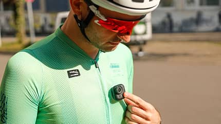 Insta360 Go Ultra,Rennradfahrer,Actioncam am Trikot