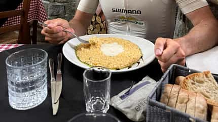 Jonas Deichmann und Josefine Rutkowski auf ihrer Tour Around Europe, Woche 02, Abendessen