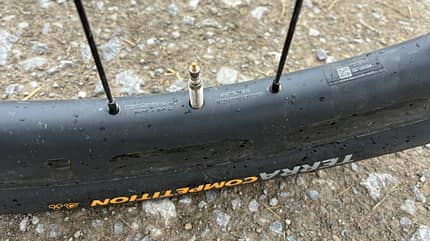 Felgenaufschrift auf den Zeitjäger Pro 45G-Laufrädern von Storck