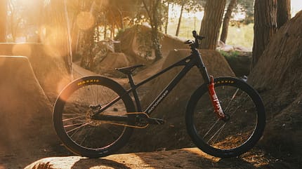 Für 2027 bringt Mondraker zwei neue Gravity-Bikes.