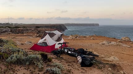 Jonas Deichmann und Josefine Rutkowski auf ihrer Tour Around Europe, Woche 06, Camping an der Algarveküste Jonas Deichmann und Josefine Rutkowski auf ihrer Tour Around Europe, Woche 06, Camping an der Algarveküste