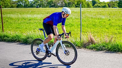 Carrera Pro Bike Erakle Pro,Aero-Rennrad,ROADBIKe-Test,Actionfoto,links