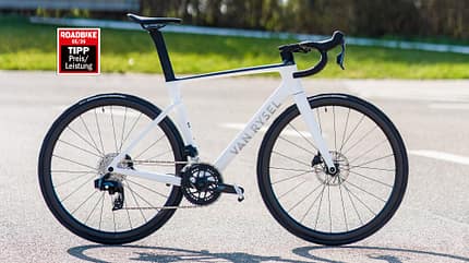 Van Rysel Race RCR-R CF,ROADBIKE Test,Rennrad,Seitenansicht Van Rysel Race RCR-R CF,ROADBIKE Test,Rennrad,Seitenansicht