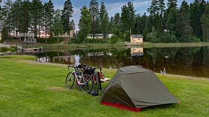 Tour Around Europe mit dem Gravelbike, Woche 13, Zelt am See Tour Around Europe mit dem Gravelbike, Woche 13, Zelt am See