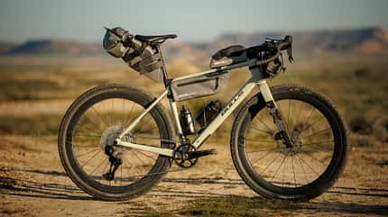 Abventure,Bardenas,Bikepacking,Bulls,Desert,Kike,Machete X2,Spain,Spanien,Tatoo*Wüste*ZEG_5275042099485_Machete X2,MY2027,MJ2027 Bulls Machete X2,Adventure Gravelbike,ZEG,mit Bikepackingtaschen