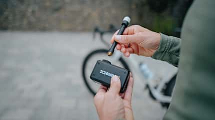 6800, E-Micro Pump, Pump Schwalbe Micro E Pump,Luftpumpe,Aufsatz für Ventil
