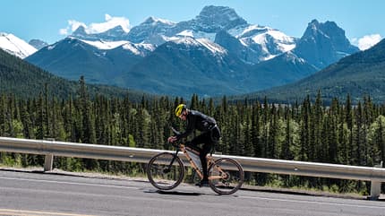 Sebastian Breuer im Einsatz bei der Tour Divide 2026 Bergpanorama Sebastian Breuer im Einsatz bei der Tour Divide 2026 Bergpanorama