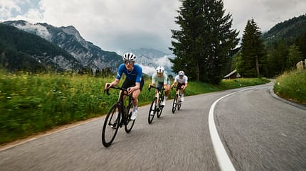 Trek Domane Rennrad Endurance Fahrbild Abfahrt Trek Domane Rennrad Endurance Fahrbild Abfahrt