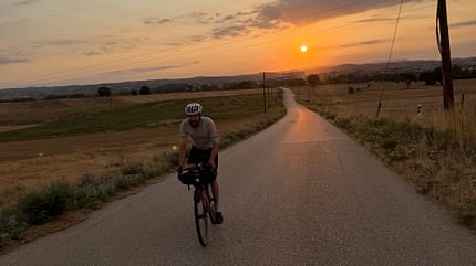 Jonas Deichmann,TOUR AROUND EUROPE,Diary,GRAVELBIKE,Woche 16,Sonnenuntergang Jonas Deichmann,TOUR AROUND EUROPE,Diary,GRAVELBIKE,Woche 16,Sonnenuntergang