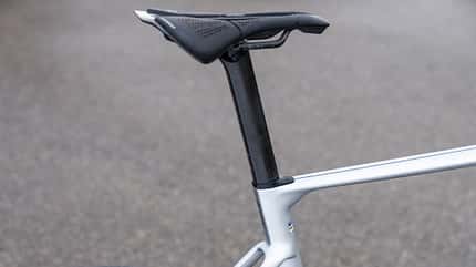 Tavelo Arow,Rennrad,ROADBIKE Test,Sattelstütze,Sattel