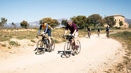 Max Riese gemeinsam mit GRAVELBIKE-Redakteur Felix Krakow beim Border Bash Aragon. Max Riese gemeinsam mit GRAVELBIKE-Redakteur Felix Krakow beim Border Bash Aragon.