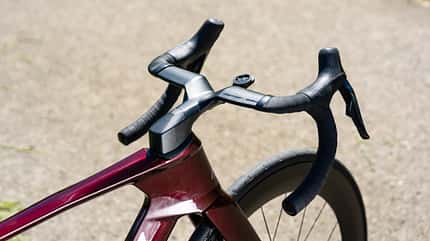 Cockpit des Merida Reacto One mit leicht erhöhtem Oberlenker. Cockpit des Merida Reacto One mit leicht erhöhtem Oberlenker.