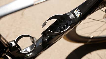 Zwei aerodynamische Flaschenhalter am Unterrohr des Argon 18 Nitrogen Pro. Zwei aerodynamische Flaschenhalter am Unterrohr des Argon 18 Nitrogen Pro.
