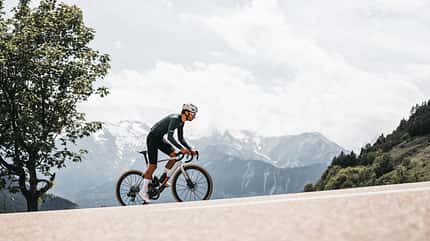 Ridley Falcn RS Rennrad Fahrbild seitlich Panorama Ridley Falcn RS Rennrad Fahrbild seitlich Panorama