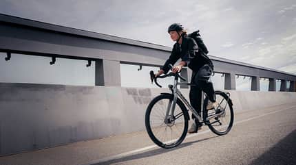 Corratec Allroad A EQ,Gravelbike,Actionfoto auf Brücke Corratec Allroad A EQ,Gravelbike,Actionfoto auf Brücke