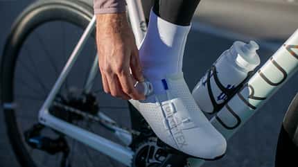 News: Northwave Celsius R Arctic GTX,Rennradschuh Winter,Hand am Verschluss News: Northwave Celsius R Arctic GTX,Rennradschuh Winter,Hand am Verschluss