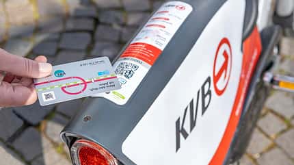 KVB-Rad wird mit einer Chipkarte entliehen KVB-Rad wird mit einer Chipkarte entliehen