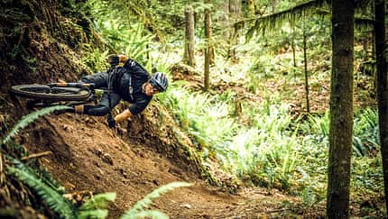 MB Grofa Bell Sixer Helm 2019 ADV Teaserbild