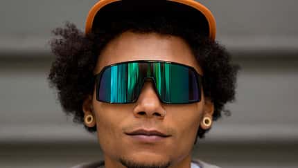 rb-OAKLEY-SUTRO-LIFESTYLE-IMAGE-(7)-teaser