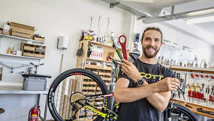 SRAM-Bremse entlüften mit Profimechaniker