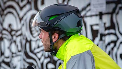 Endura bringt neuen Speed Pedelec Helm mit Visier