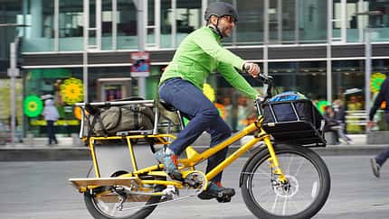 Zwei Transporter: Yuba Kombi E5 und Yuba Kombi