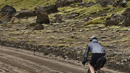 Assos stellt erste Gravel-Kollektion vor