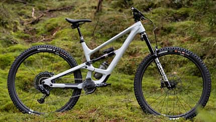YT CAPRA Uncaged 6 
