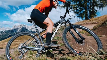 Rennrad-Kultmarke präsentiert Mountainbike 