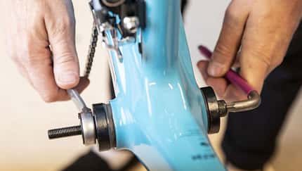 So tauschst du  Innenlager und Kurbel am Rennrad 