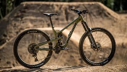 Das Propain Spindrift wurde für 2023 neu aufgelegt und ist jetzt mit neuen Features und Geometry verfügbar.